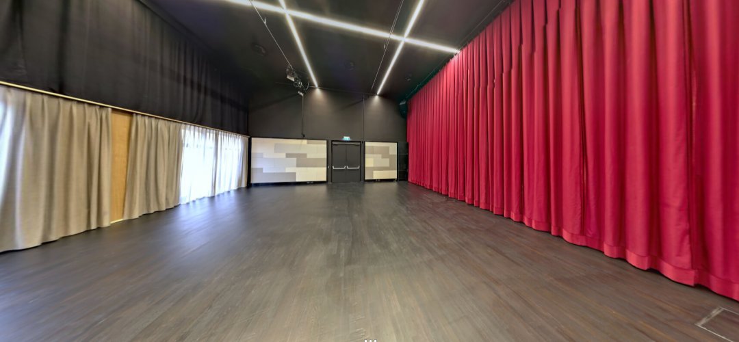 Bühnenraum (Saal der Musikschule)